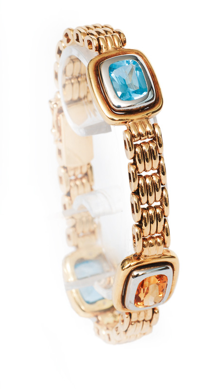 A topaz gold bracelet