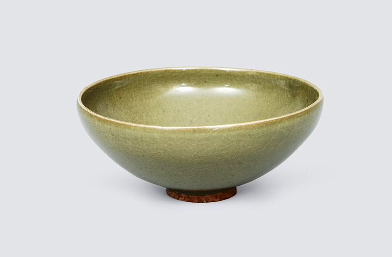 A small celadon bowl "Teadust"