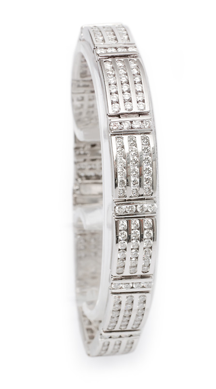 A fine white diamond bracelet
