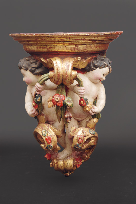 A pompous console with putto decor