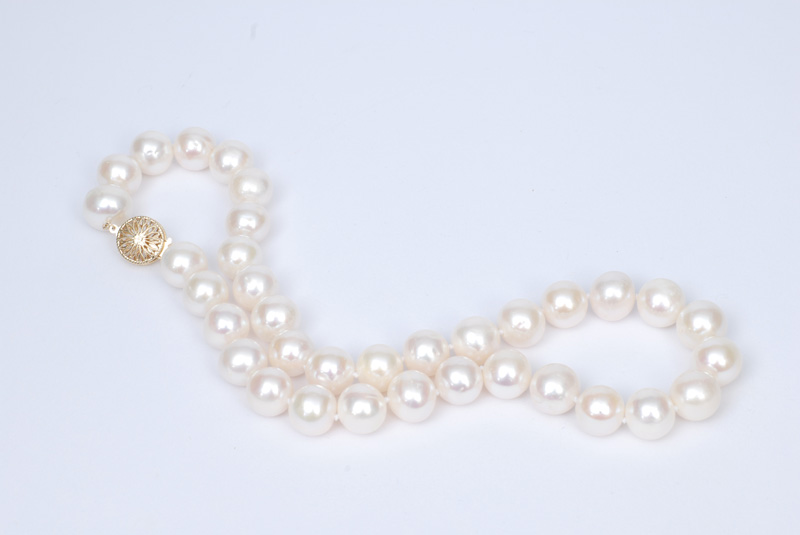 A pearl necklace