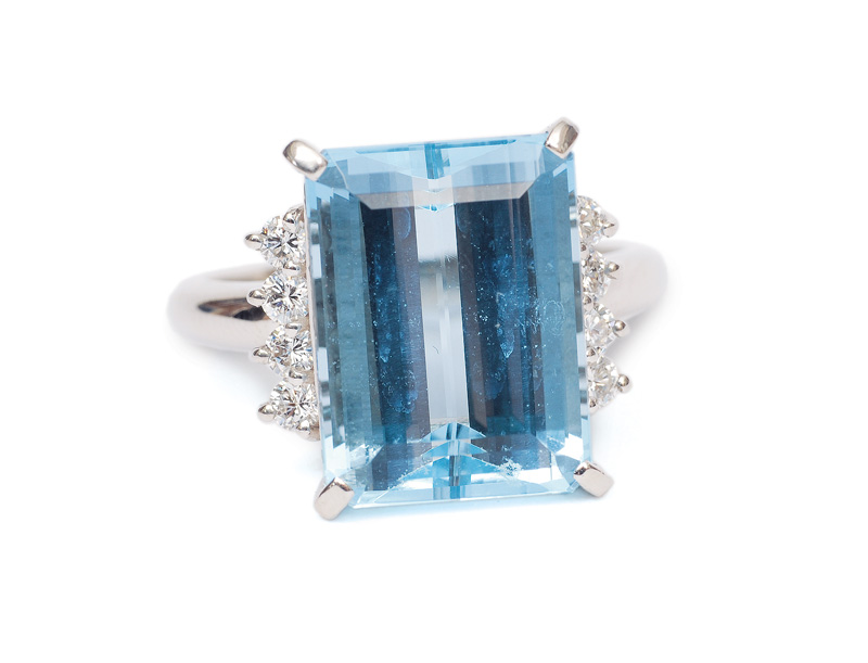 An extraordinary fine aquamarine diamond ring in the style of Art-déco