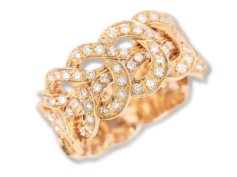 An extraordinary diamond ring by Versace
