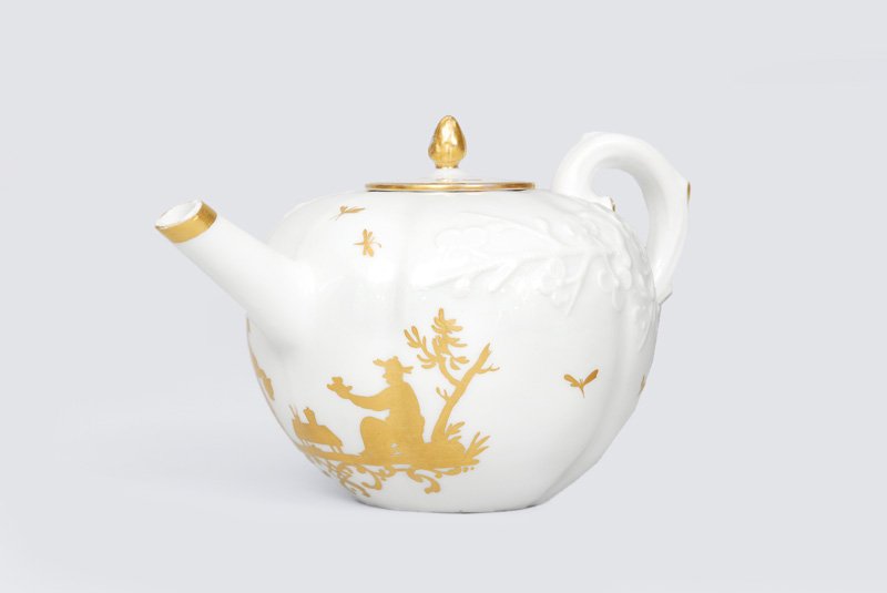 A small teapot with gold Chinoiserie and leaf relief - image 2
