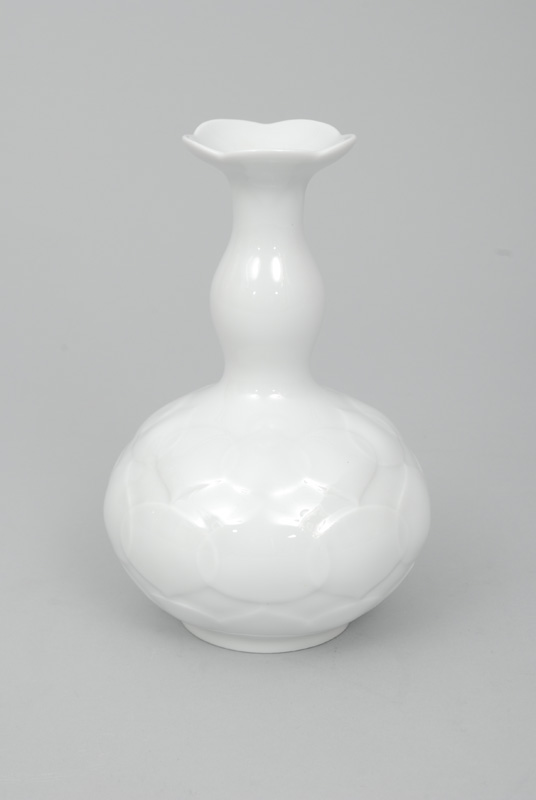 Moderne Vase mit zwiebelartigem Relief-Dekor