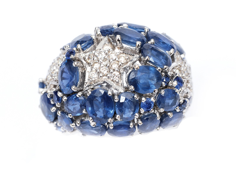 A sapphire diamond ring with ornament of stars
