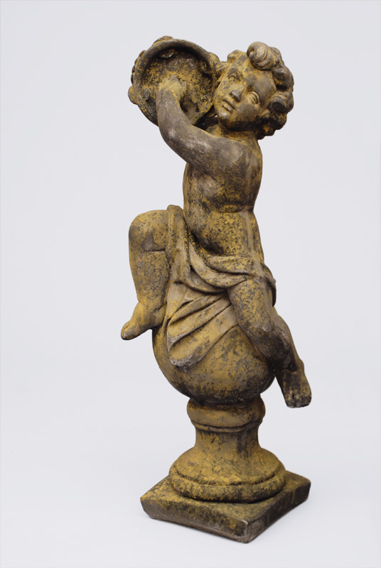 Große Stein-Skulptur "Musizierender Putto"