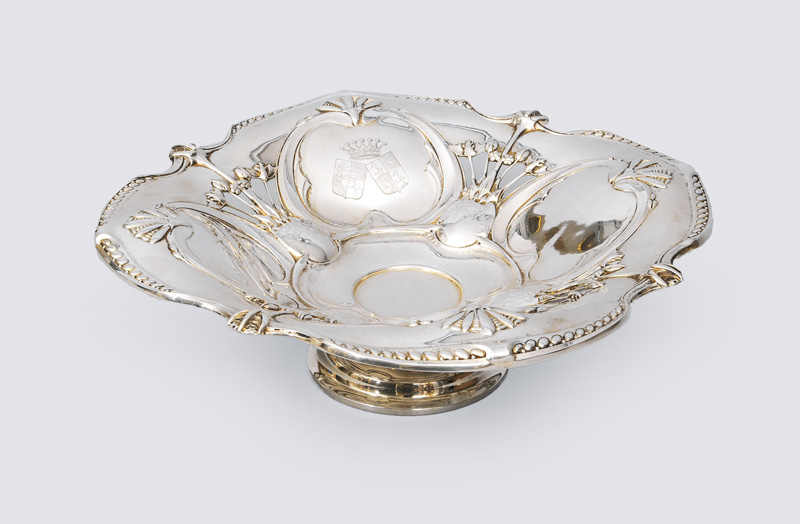 An Art Nouveau footed bowl with foral decor