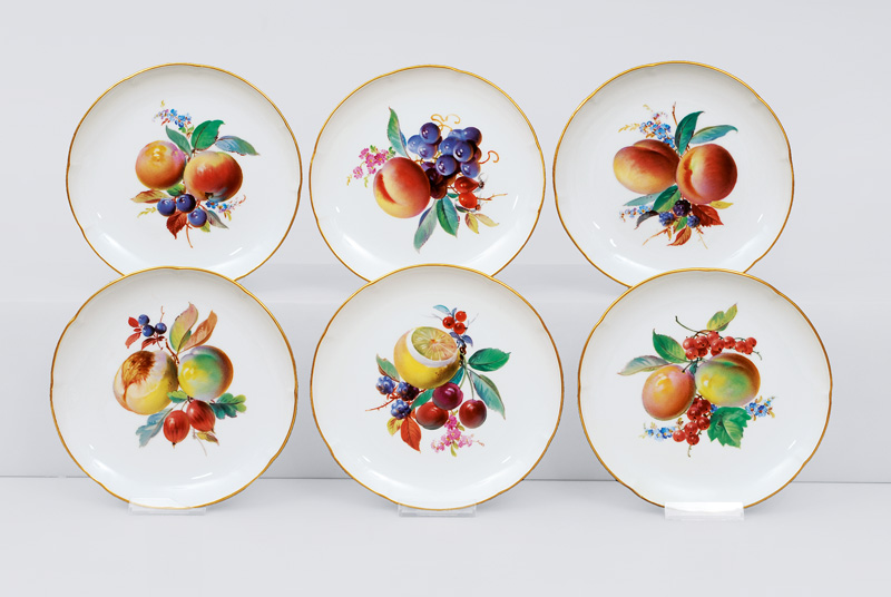 A set of 6 plates with fruit painting and gilded rim