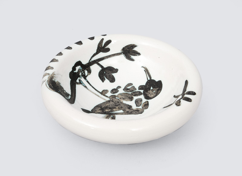 A small bowl "L"oiseau"