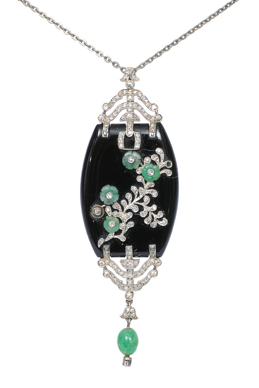 A fine Art-déco onyx pendant with old cut diamonds