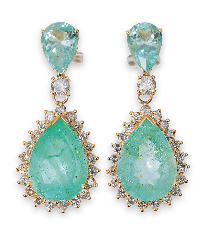 A pair of emerald diamond earpendants