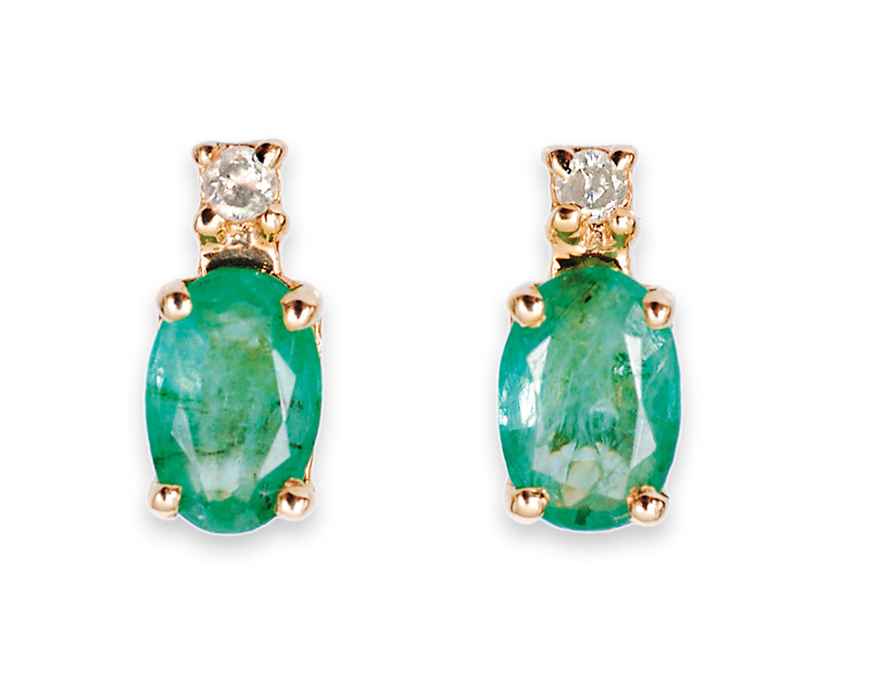 A pair of petite emerald diamond earstuds