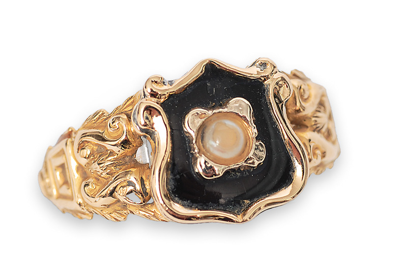 Napoleon-III-Ring mit Onyx und Perle