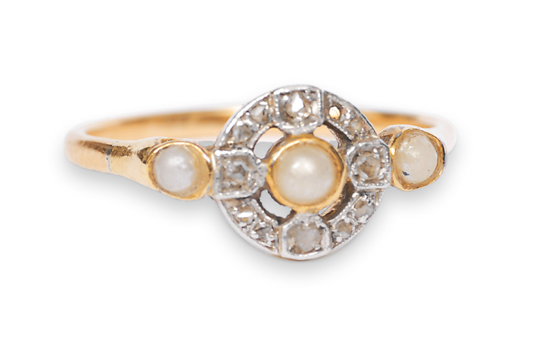 Napoleon-III-Ring mit Perlen und Diamanten