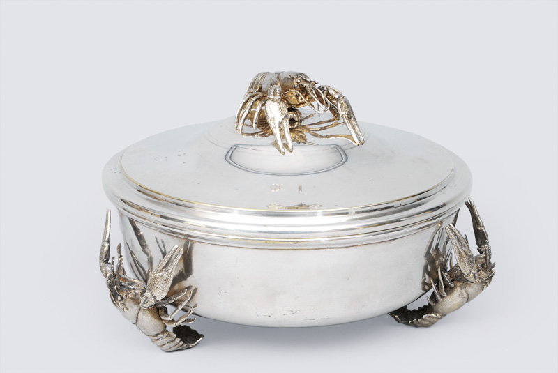 An interessting caviar bowl with lobster-shaped decoration