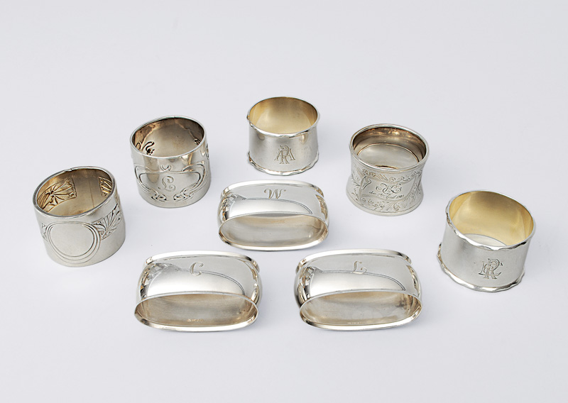 A set of 8 napkin rings