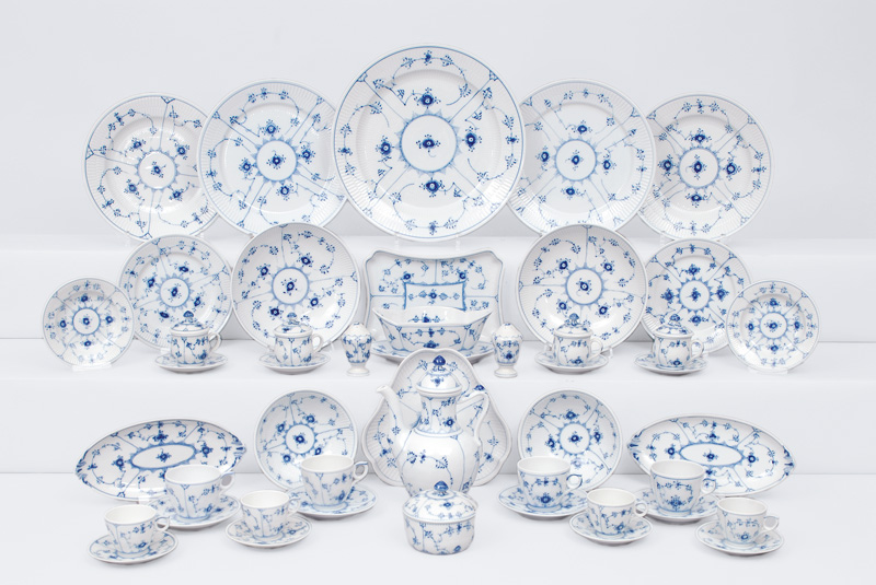 - A large service "Musselmalet" with "Blue Fluted Plain" pattern for 4-6 persons A large service "Musselmalet" with "Blue Fluted Plain" pattern for 4-6 persons