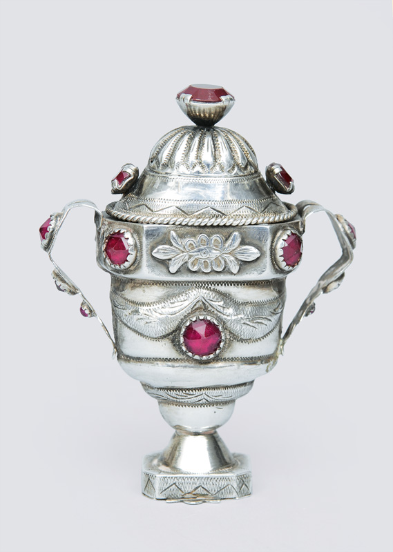 Empire-Riechdöschen in Vasenform mit reichem Stein-Besatz