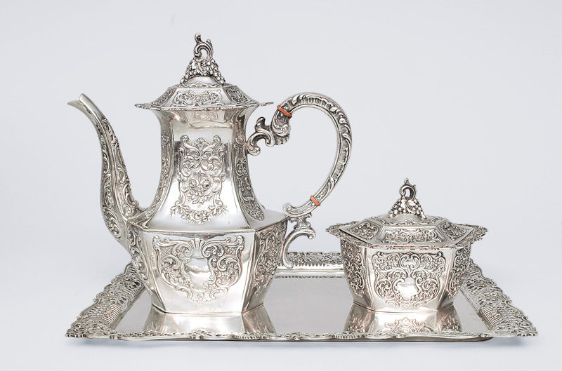 Schleissner & Söhne, gegr. 1816 in Hanau - A coffee service in style of baroque A coffee service in style of baroque