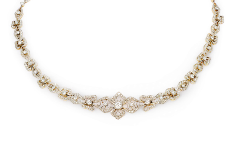 Feines Art-Nouveau-Collier mit Brillant-Besatz