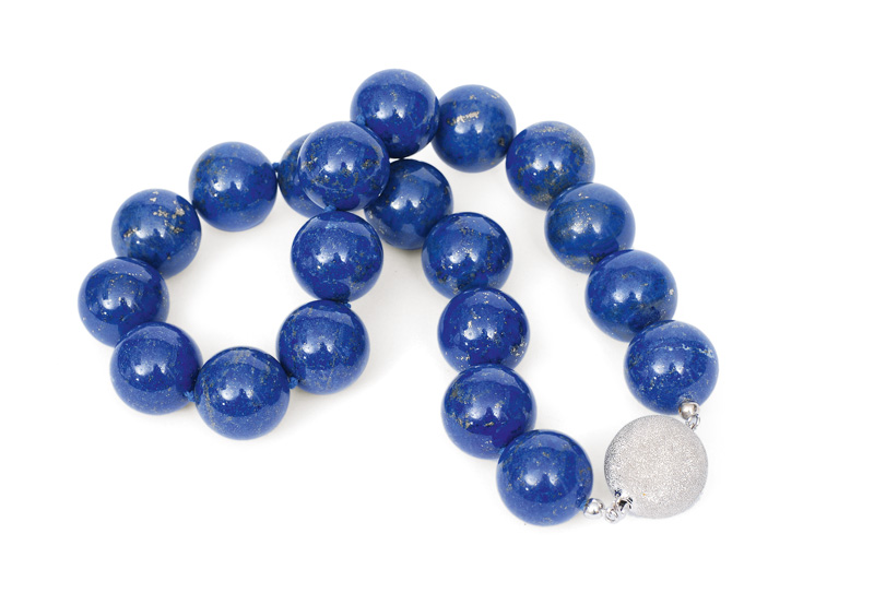 A splendid lapislazuli necklace