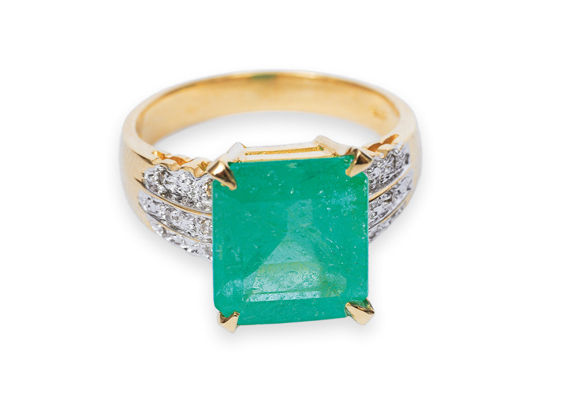 The emerald diamond ring