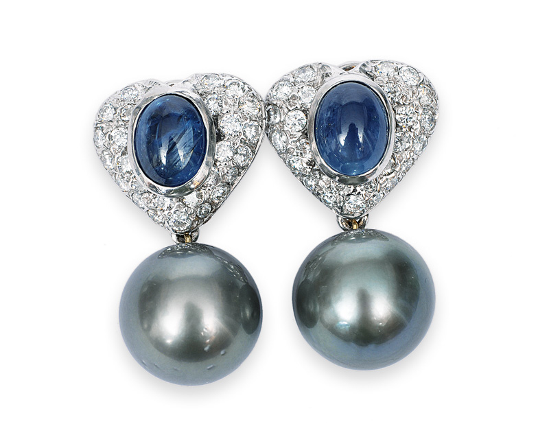 A pair of diamond sapphire earrings in heart shape with Tahiti pearls