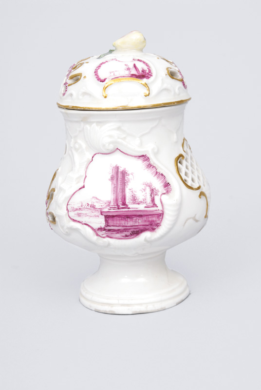 Kleine Potpourri-Vase mit feinem Landschafts-Dekor in Purpurcamaïeu