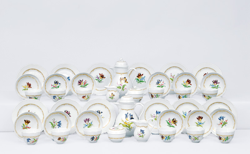 A rare coffee service with tulip pattern fop 12 persons