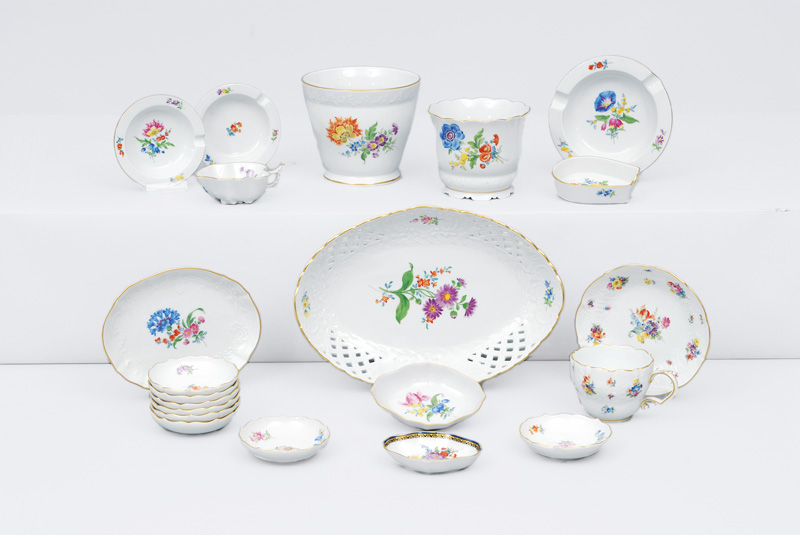 A convolute of bowls and vases with flower painting and gilded rim
