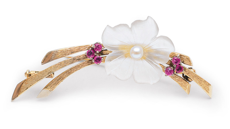 A petite flowerbrooch with small rubies