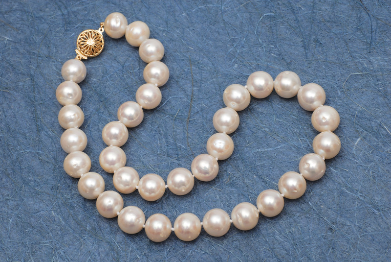 A pearl necklace