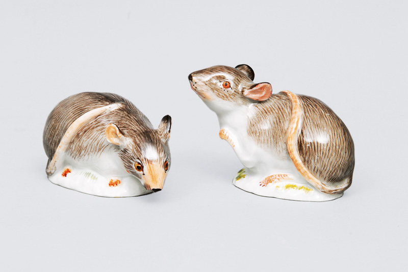 Two animal figurines "Small rats on oval base"
