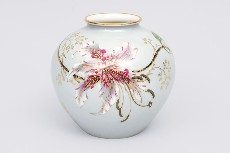 Vase mit Lilienmalerei