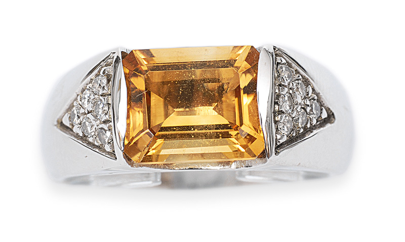 A citrin diamond ring