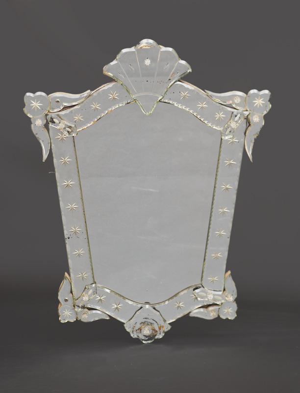 A mirror with fine ornaments