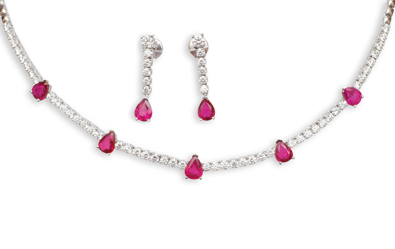 A high quality ruby diamond necklace with a pair of earpendants
