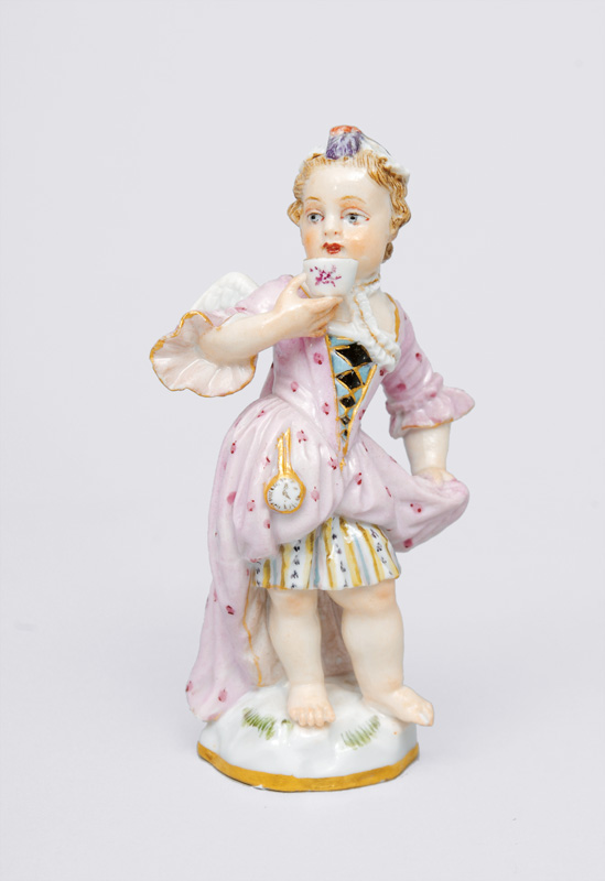 Figur "Kleine, verkleidete Amorette mit Coppchen"