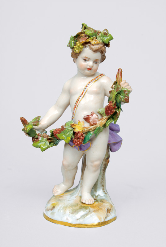 A figurine "autumn" of serial "the 4 seasons"