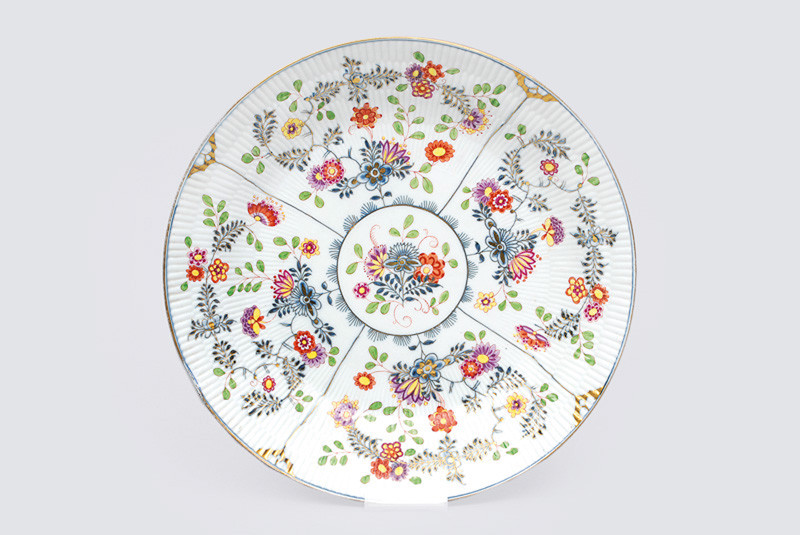 - A big bowl "Straw flower" over decorated with "indian flower" and gold A big bowl "Straw flower" over decorated with "indian flower" and gold