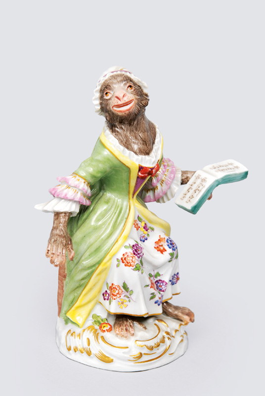 A figurien "female singer" of serial "music playing monkeys"