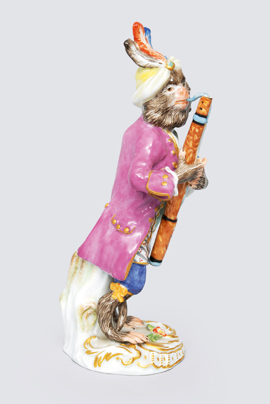 A figurine "basson player" of serial "music playing monkeys"