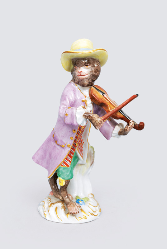A figurine "violinist" of serial "music playing monkeys"