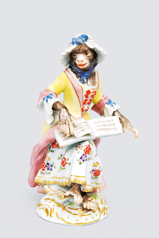 A figurine "female singer" of serial "music playing monkeys"