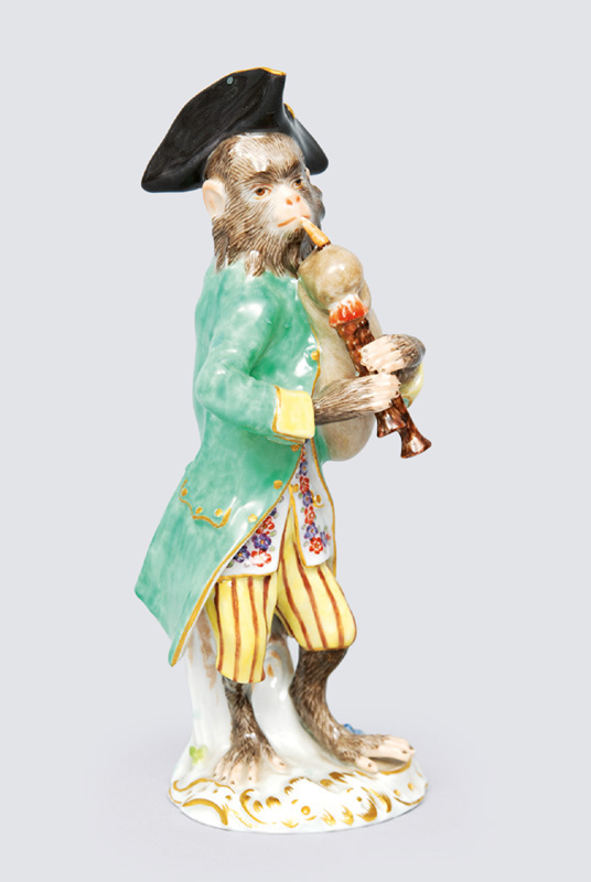 A figurine "bagpipe player" of serial "music playing monkeys"