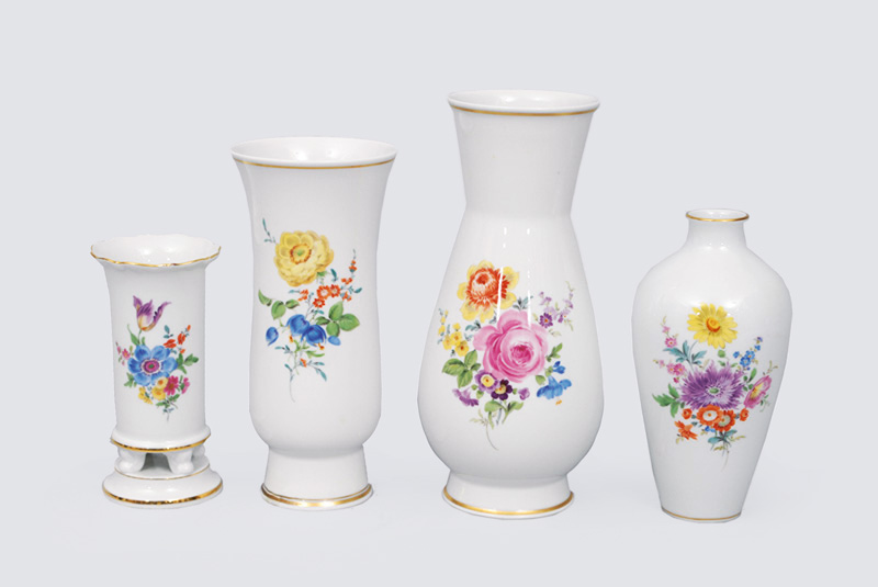 Satz von 4  Vasen mit Blumenmalerei und Goldrand