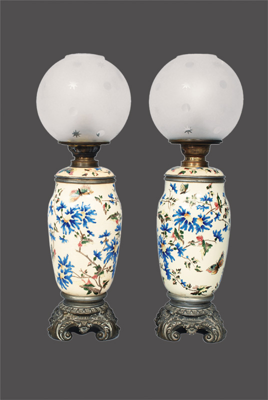 A pair of paraffin lamps with pattern of blue cornflower