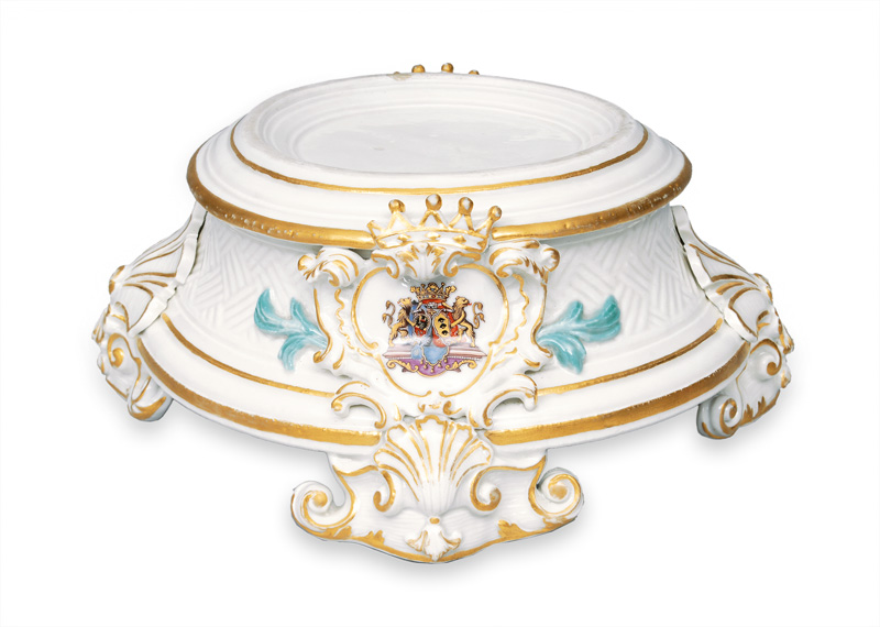 Johann Joachim Kaendler - A vase base of the Sulkowski service with fine painting of a Coat of arms A vase base of the Sulkowski service with fine painting of a Coat of arms