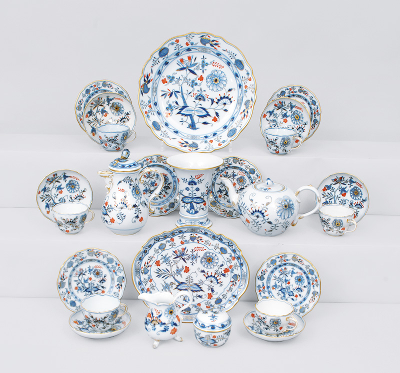 - A coffee service "Onion pattern" with over decoration for 6 persons A coffee service "Onion pattern" with over decoration for 6 persons